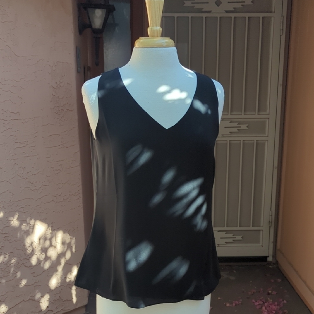 Chico's Black V-Neck Sleeveless Tank Top